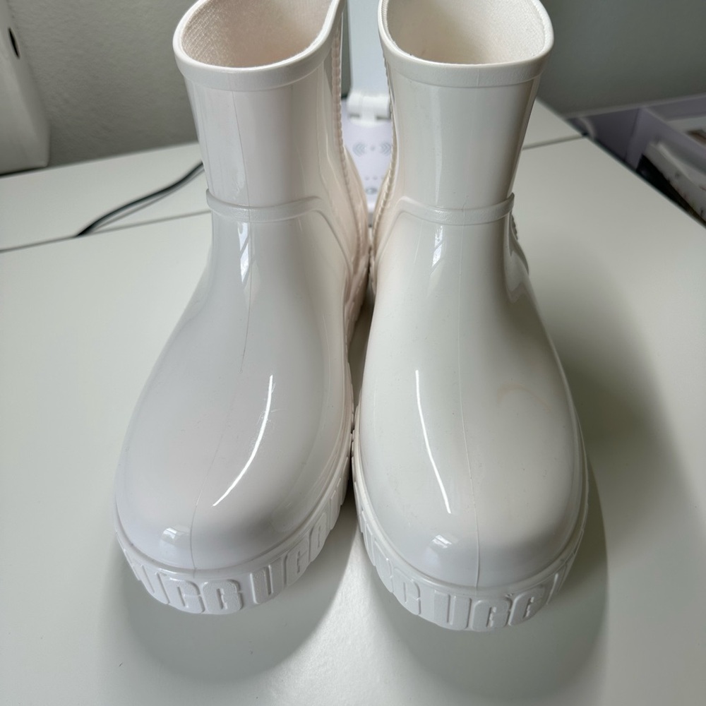 UGG White Rain & Snow Boots with Chunky Sole